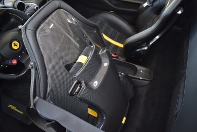 Ferrari F8 Spider Lifting Racingsitze ADAS Beifahrerdisp